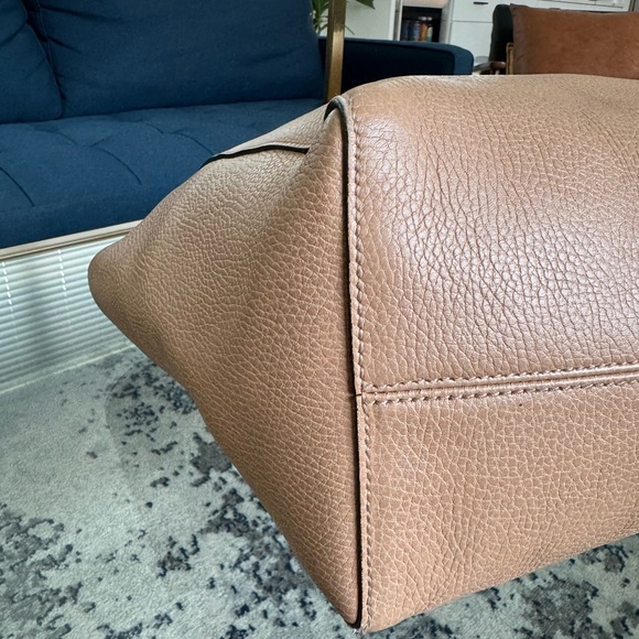 🎄LARGE EUC TAN GUCCI SWING TOTE 12”H x 19”L x 6”D - Picture 11 of 12